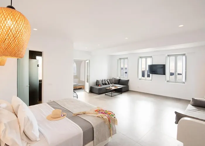 Caldera Cliff Illusion Aparthotel