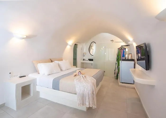 Caldera Cliff Illusion