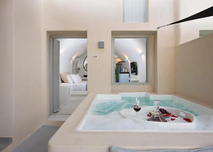 Caldera Cliff Illusion Fira (Santorini)