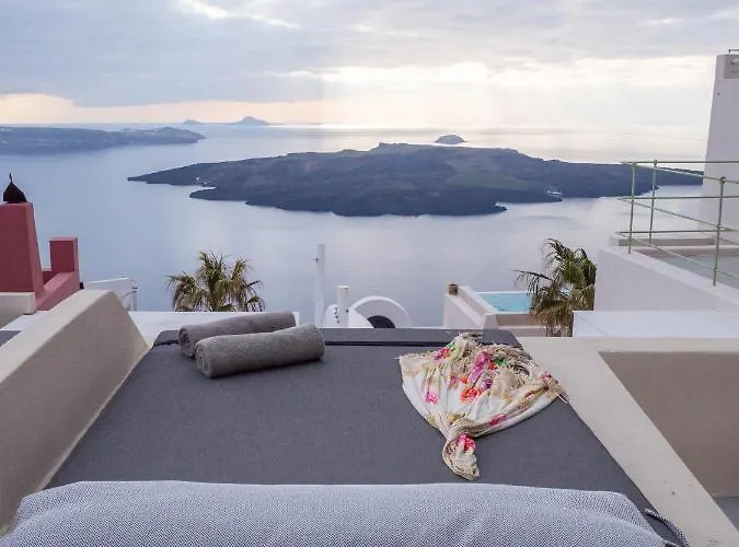 Caldera Cliff Illusion Fira (Santorini)