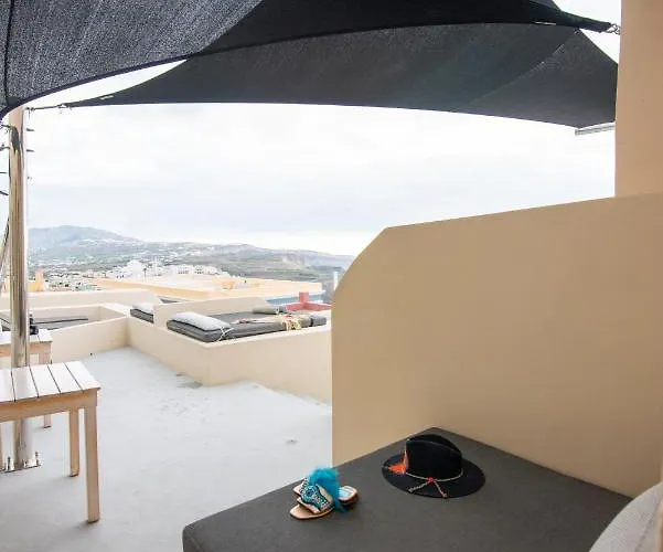 Caldera Cliff Illusion Fira (Santorini)